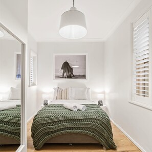 3 bedrooms, desk, iron/ironing board, travel crib