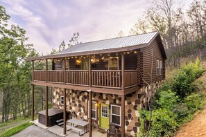Exterior - "New" Cozy Family Retreat! Beautiful Mountain Views! Hot tub! Arcade! (Sevierville)
