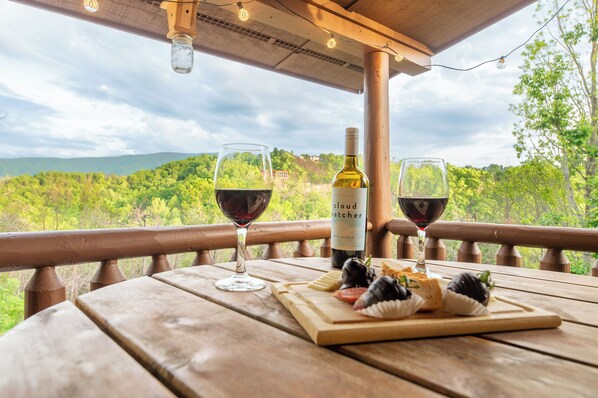 Outdoor dining - "New" Cozy Family Retreat! Beautiful Mountain Views! Hot tub! Arcade! (Sevierville)