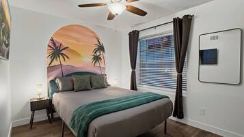 4 bedrooms, WiFi (free), bed sheets