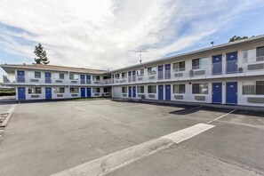 Exterior - Super 8 by Wyndham Santa Clara (Santa Clara)