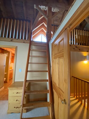 Interior - Prime Ski-in/Ski-out Large Family-Friendly Chalet at Big White w/ Hot Tub. (Beaverdell)