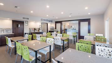 Café da manhã continental grátis todos os dias