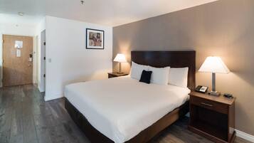 Suite, 1 King Bed, Accessible, Non Smoking | Blackout drapes, soundproofing, iron/ironing board, free WiFi