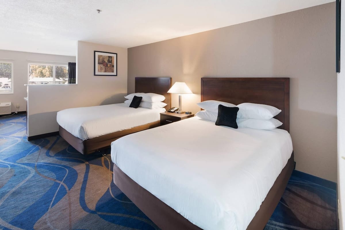 Blackout drapes, soundproofing, iron/ironing board, free WiFi