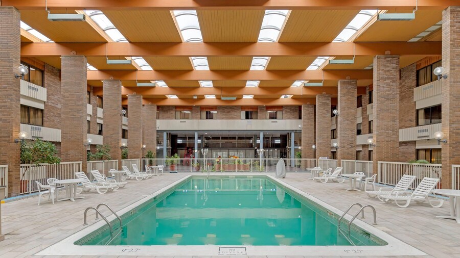 MainStay Suites Lansing West