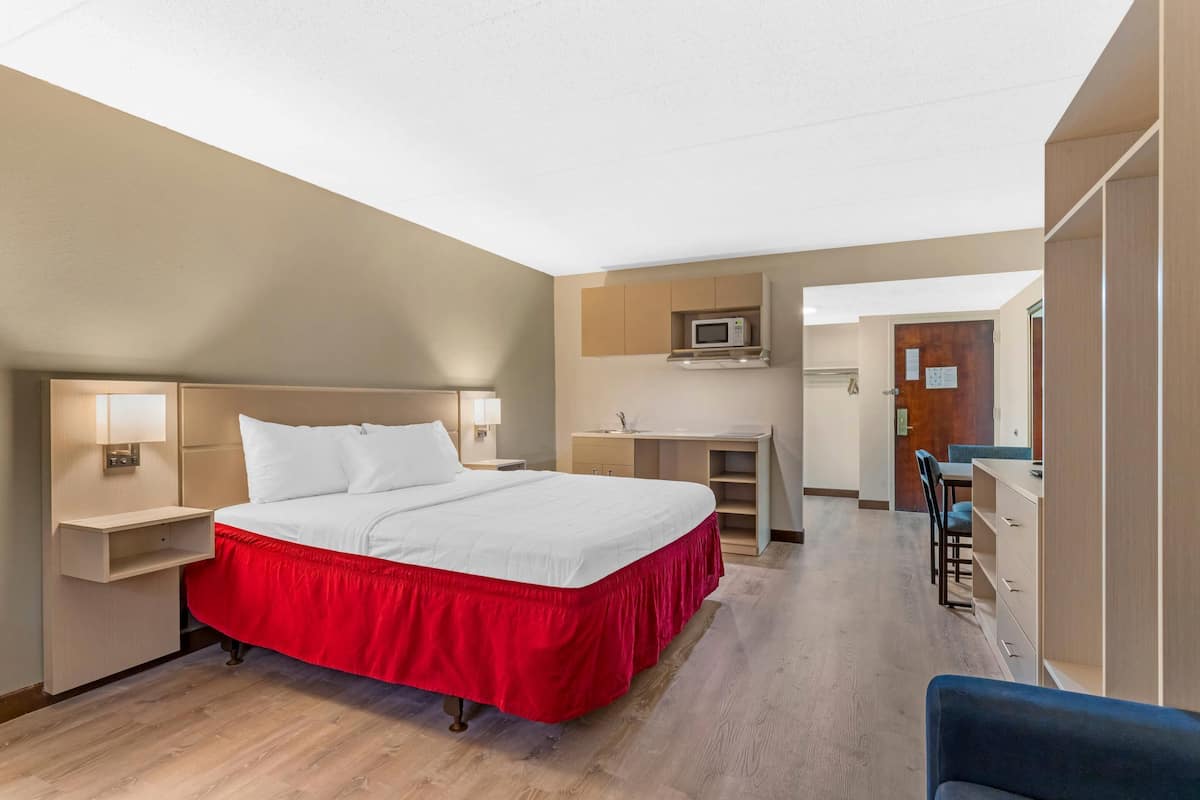 Desk, WiFi (free), bed sheets
