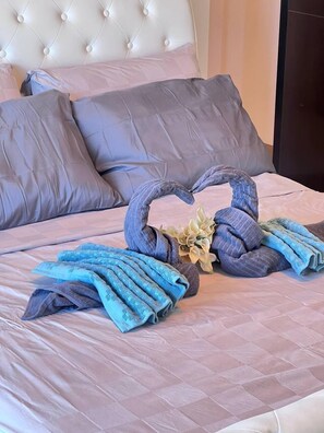Deluxe Condo, 3 Bedrooms, Balcony, Ocean View - BAYSHORE RESIDENTIAL RESORT 2 PHASE 1 (Parañaque)