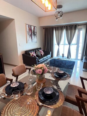 Deluxe lakás, 3 hálószobával, erkély, kilátással az óceánra | Nappalirész