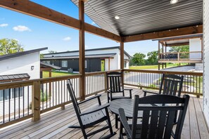 Outdoor dining - Pvt Hot Tub-Near Port of Kimberling-Arcade Games-Free Attraction Tickets (Kimberling City)