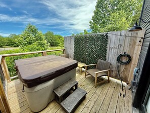 Outdoor dining - Townhome kids&pet friendly,Hot Tub,acrade,close to Dollywood,December low prices (Sevierville)