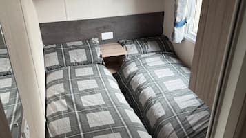 3 bedrooms, iron/ironing board, bed sheets