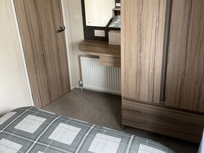 3 bedrooms, iron/ironing board, bed sheets