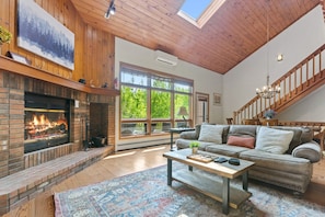 Smart TV, fireplace, books, offices