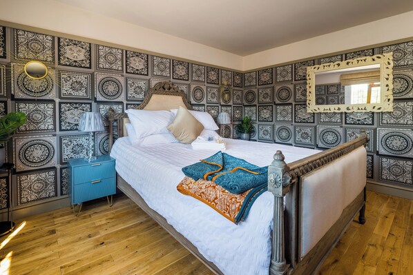 Iron/ironing board, WiFi, bed sheets, wheelchair access