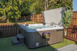 Tina de hidromasaje al aire libre