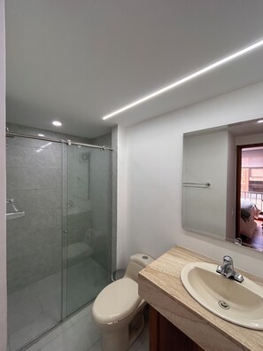 Handtücher, Seife, Toilettenpapier