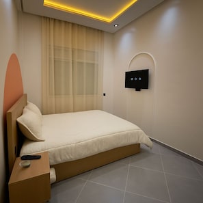 2 bedrooms, desk, free WiFi, bed sheets