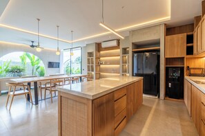 Villa Deluxe | Salle à manger