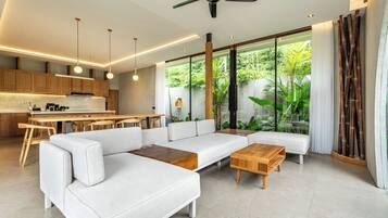 Deluxe Villa | Living area