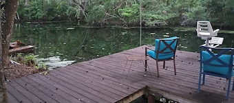 private dock Charming 2-bedroom house with WiFi, AC in peaceful Dunnellon