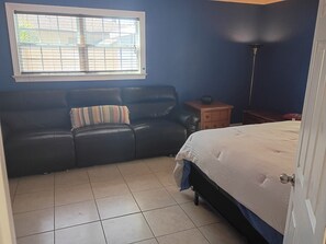 2 bedrooms, desk, iron/ironing board, free WiFi