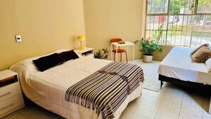 Desk, laptop workspace, iron/ironing board, free WiFi - Casa Artemisa (Guadalajara)