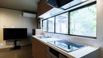 Fridge, microwave, stovetop, cookware/dishes/utensils