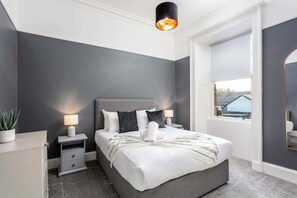 2 chambres, fer et planche à repasser, Wi-Fi, draps fournis