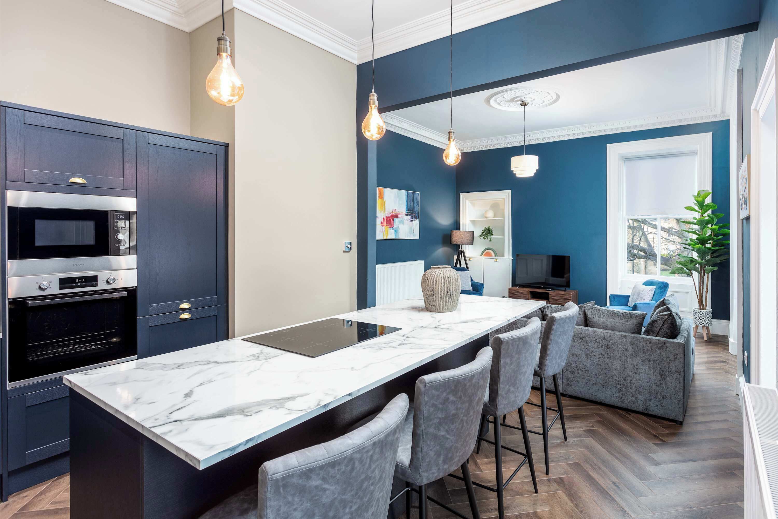 ثلاجة، ميكروويف، موقد طهي مسطح، غسالة أطباق