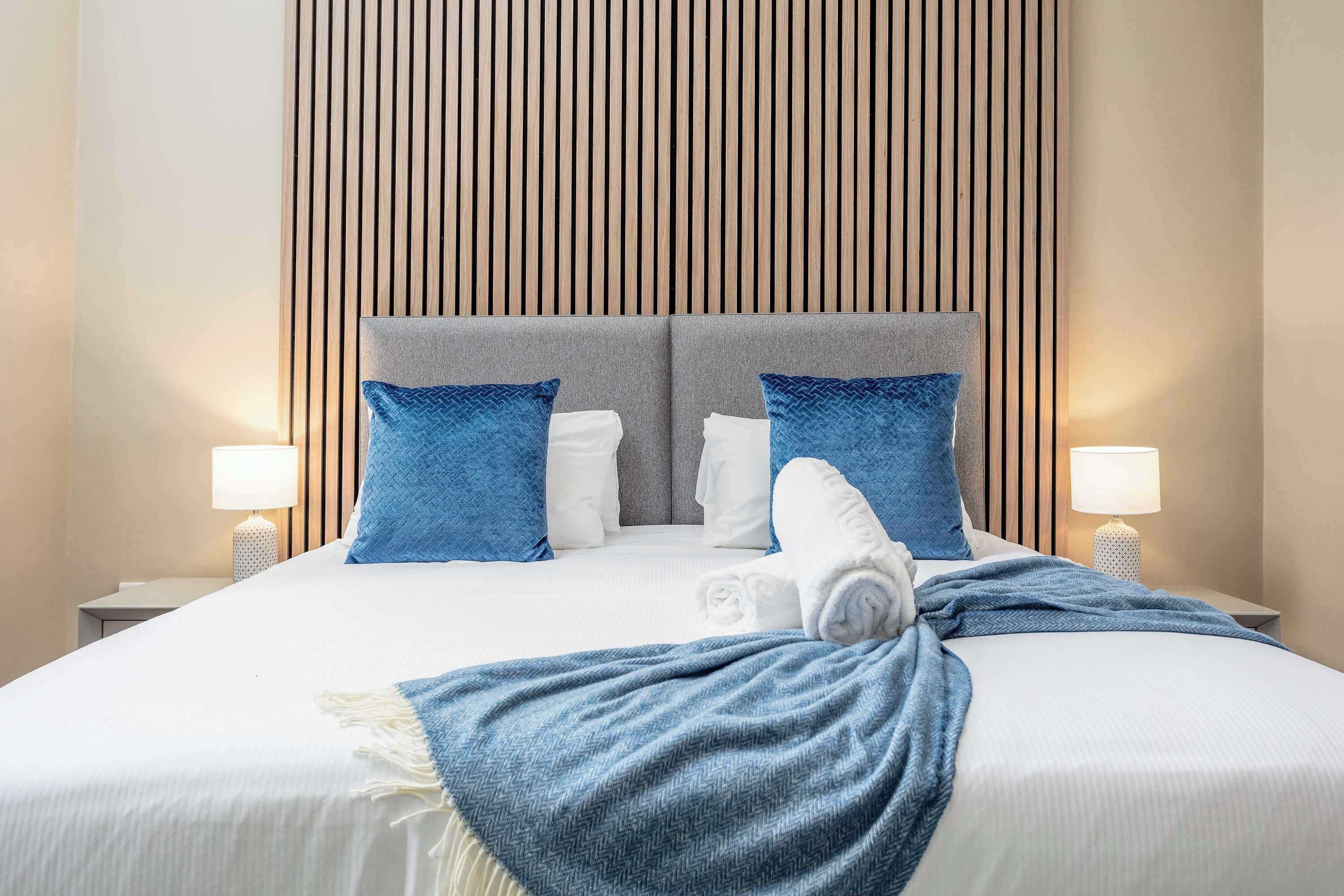 2 habitaciones, tabla de planchar con plancha, wifi y ropa de cama 