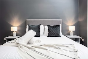 2 chambres, fer et planche à repasser, Wi-Fi, draps fournis