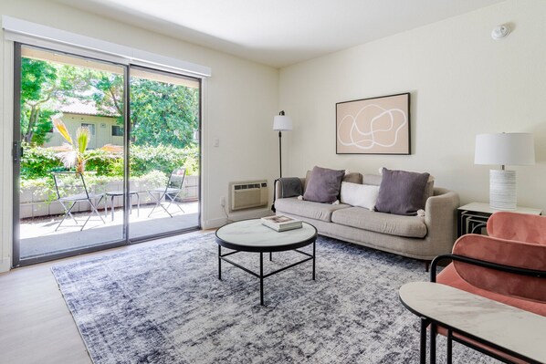 Télévision, chaîne hi-fi