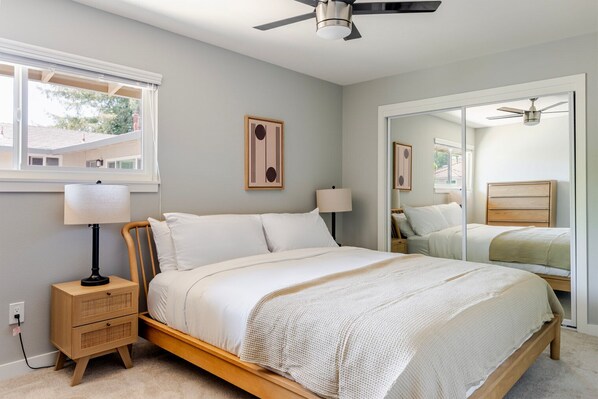 2 bedrooms, iron/ironing board, WiFi, bed sheets