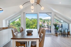 Dining - Apartment 'Pfänderblick' with Mountain View, Private Terrace and Wi-Fi (Lindau)