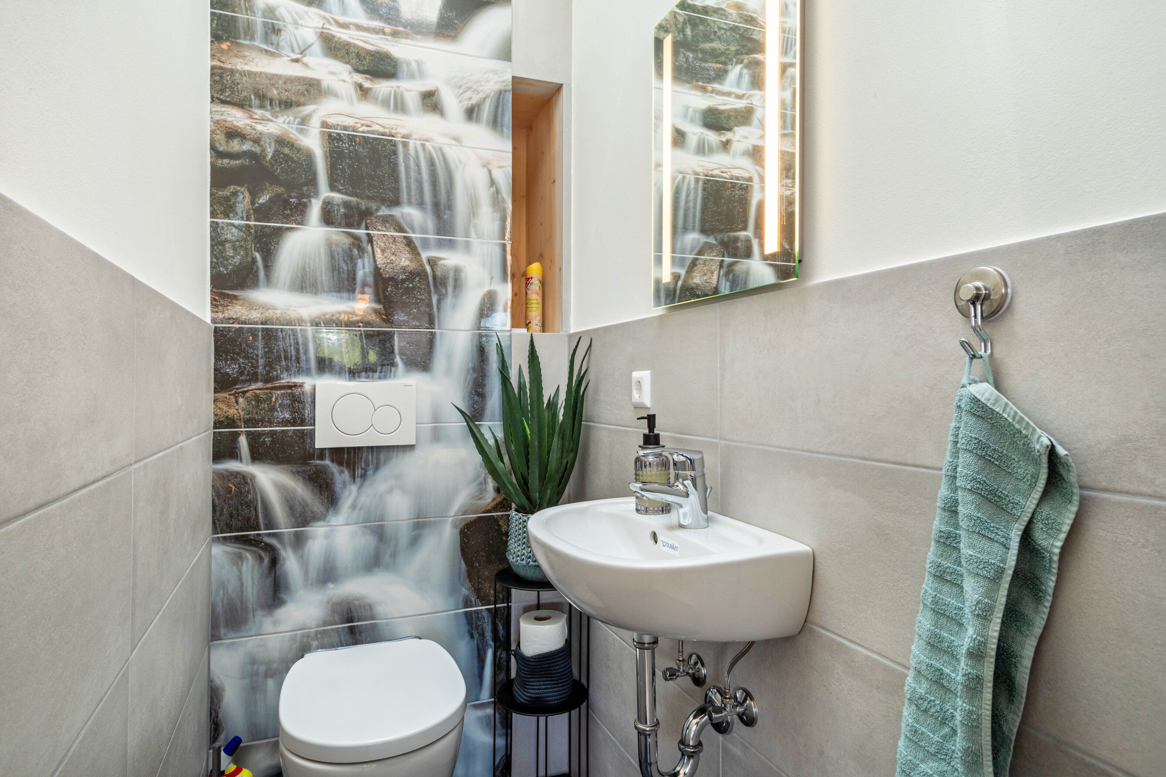 Een douche, een haardroger, handdoeken