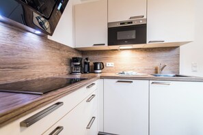 Réfrigérateur, four, plaque de cuisson, lave-vaisselle