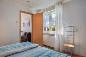 1 bedroom, free WiFi, bed sheets - Apartment 'Gemütliche' with Shared Terrace, Shared Garden and Wi-Fi (Cuxhaven)