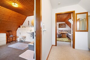 Dusch, hårtork och handdukar