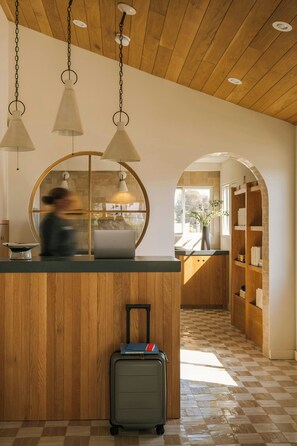 Lobby - Woods Cove Inn (LAGUNA BEACH)