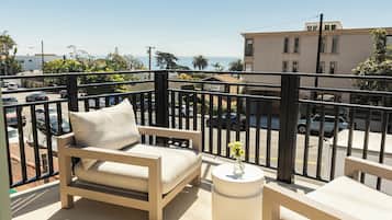 Room, 1 King Bed (Laguna) | Beach/ocean view