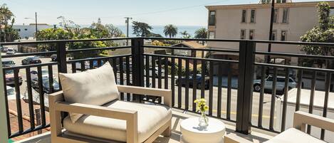 Room, 1 King Bed (Laguna) | Beach/ocean view