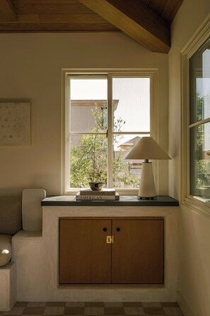 Interior - Woods Cove Inn (LAGUNA BEACH)