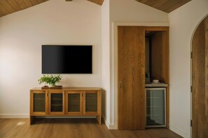 Interior - Woods Cove Inn (LAGUNA BEACH)