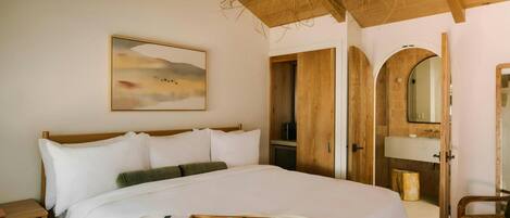 Suite, 1 King Bed with Sofa bed (Casita) | In-room safe, bed sheets