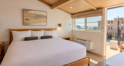 Woods Cove Inn