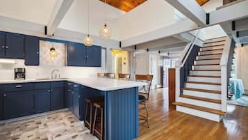 KĂŒhlschrank, Mikrowelle, Ofen, Herdplatte