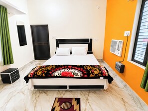 Deluxe Double Room, Air conditioning | Hypo-allergenic bedding, desk, soundproofing, free WiFi - Hotel Rathore Paying Guest House Ayodhya (Faizabad)