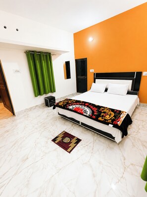 Deluxe Double Room, Air conditioning | Hypo-allergenic bedding, desk, soundproofing, free WiFi - Hotel Rathore Paying Guest House Ayodhya (Faizabad)