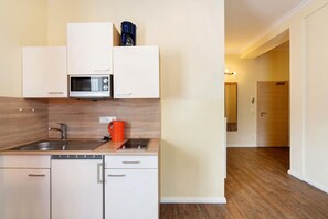 Fridge, microwave, stovetop, coffee/tea maker